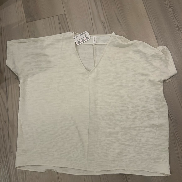 Zenana 1X Woven top with Dolman Sleeve - Picture 3 of 3